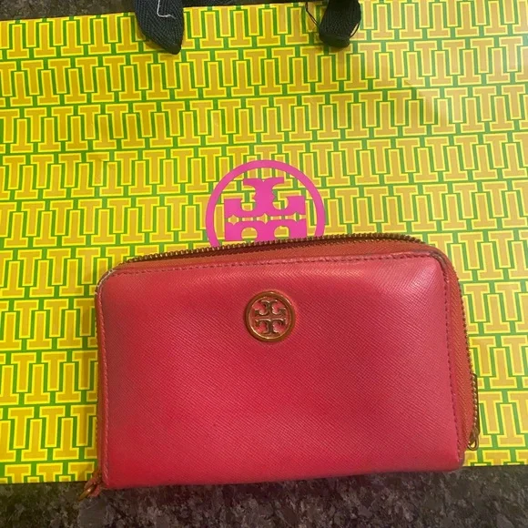 Rare Vintage Pink Tory Burch Robinson Wallet with Gold Emblem✨ - Picture 2 of 8